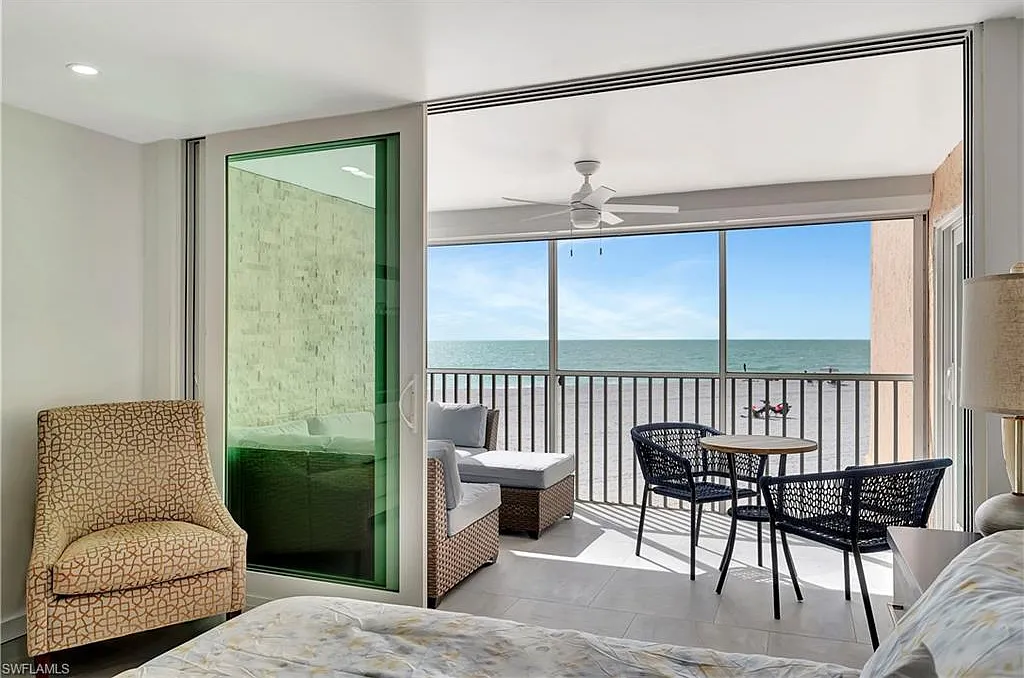 2 bed, 2.0 bath, 984 sqft, $12,000 — Photo 3
