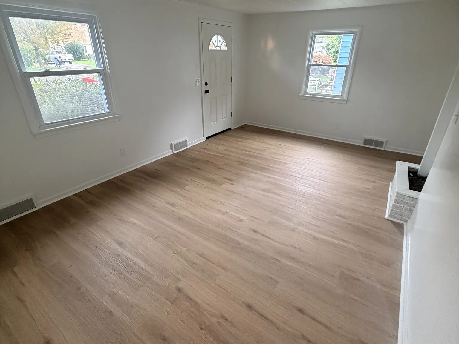 3 bed, 1320 sqft, $2,300 — Photo 4