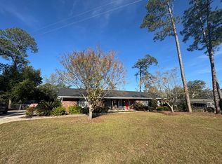 621 Ridgewood Dr, Douglas, GA 31533