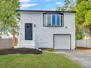 128 Spring St, Massapequa, NY 11758