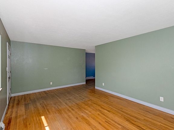 5th image of 604 Tulane Dr