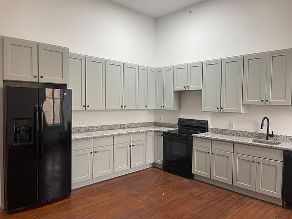 2nd image of 2 W Washington Ave #302
