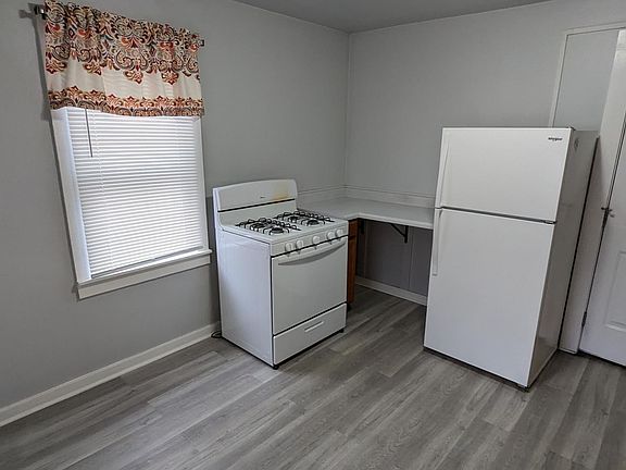 3rd image of 136 N Michigan Ave APT 2