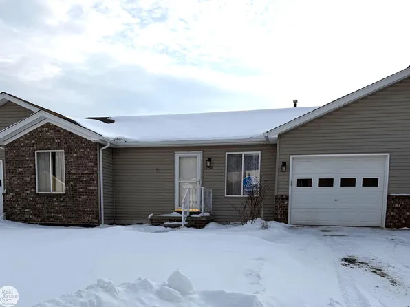 250 Huron Ln, Marine City, MI 48039