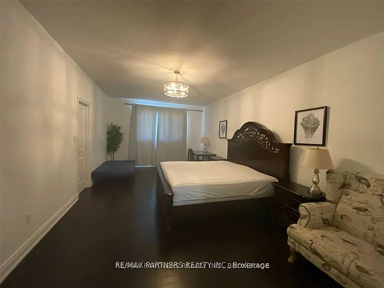 124 Lichfield Rd — Photo 7