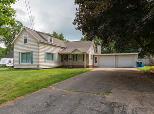 651 Benhoy Ave, Plainwell, MI 49080