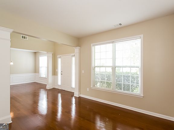 4th image of 3180 Elmendorf Dr NW