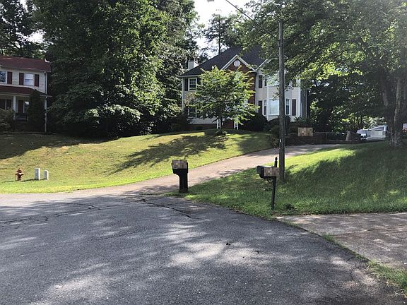 5th image of 2095 Pembrooke Forest Dr