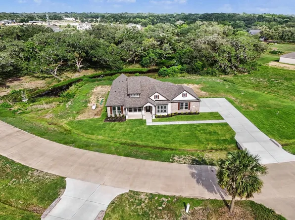 22 Cattle Dr, Bay City, TX 77414