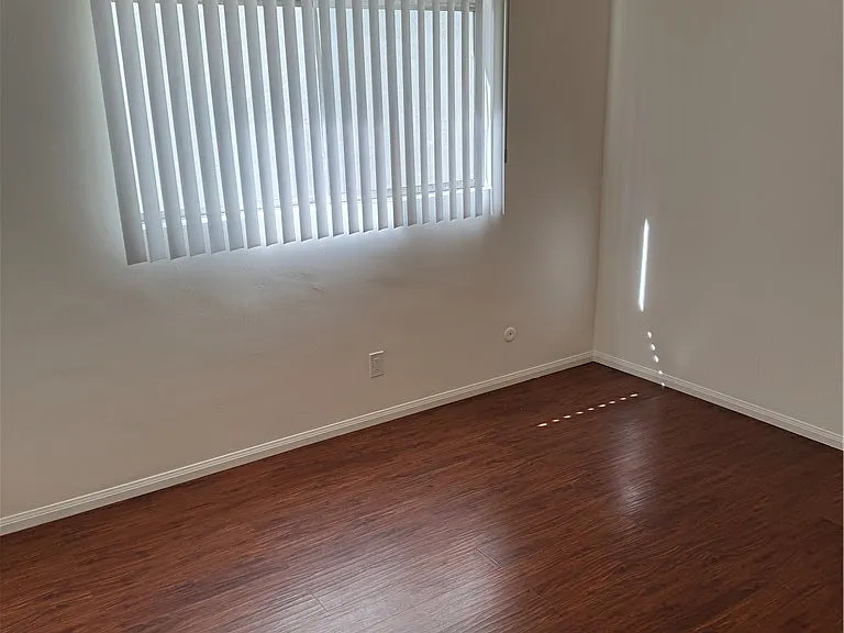 1164 Irving Ave #A — Photo 16