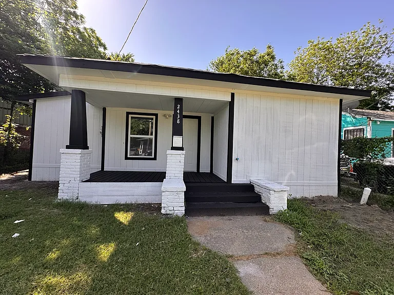 2438 Harding St — Photo 1