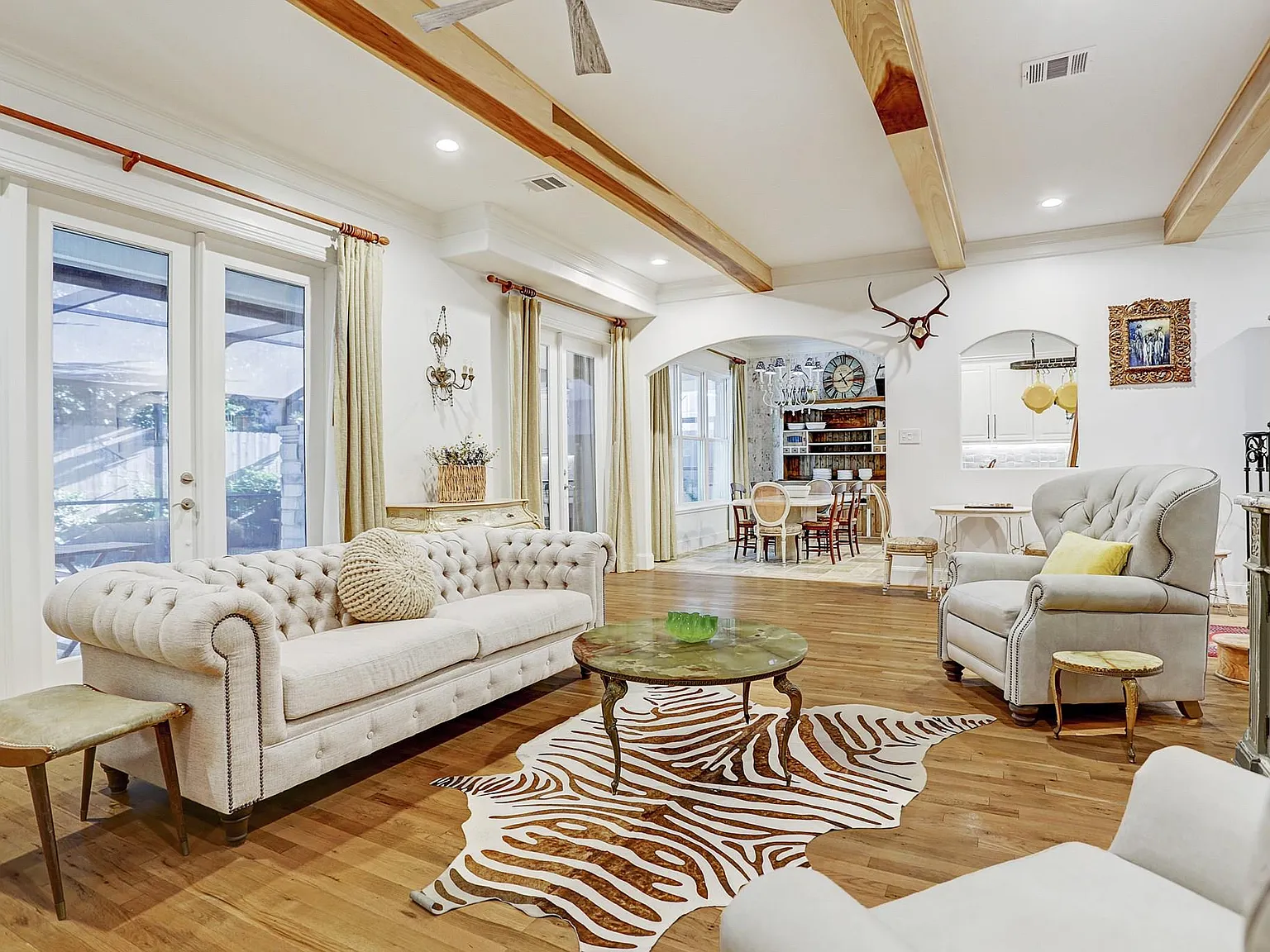 4 bed, 3.5 bath, 3401 sqft, $7,300 — Photo 3