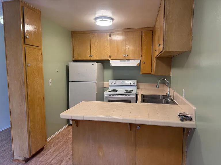 4220 Aragon Dr — Photo 2