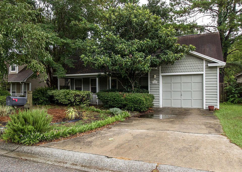 2nd image of 1209 Llewellyn Rd