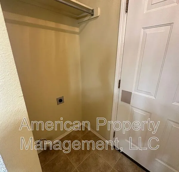 4718 NE Wisconsin St — Photo 12