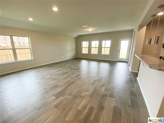 4th image of 105 Cypress Hills Dr