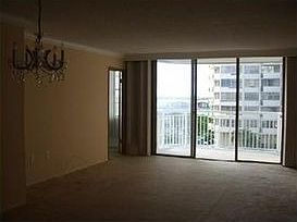 3rd image of 18031 Biscayne Blvd APT 502-3