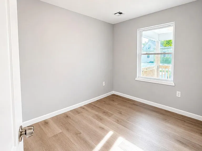 273 Oak St #2 — Photo 7