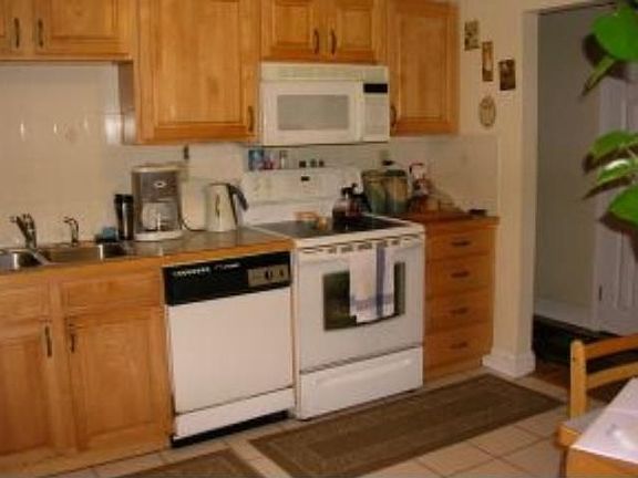 5th image of 43 Crestwood Cir