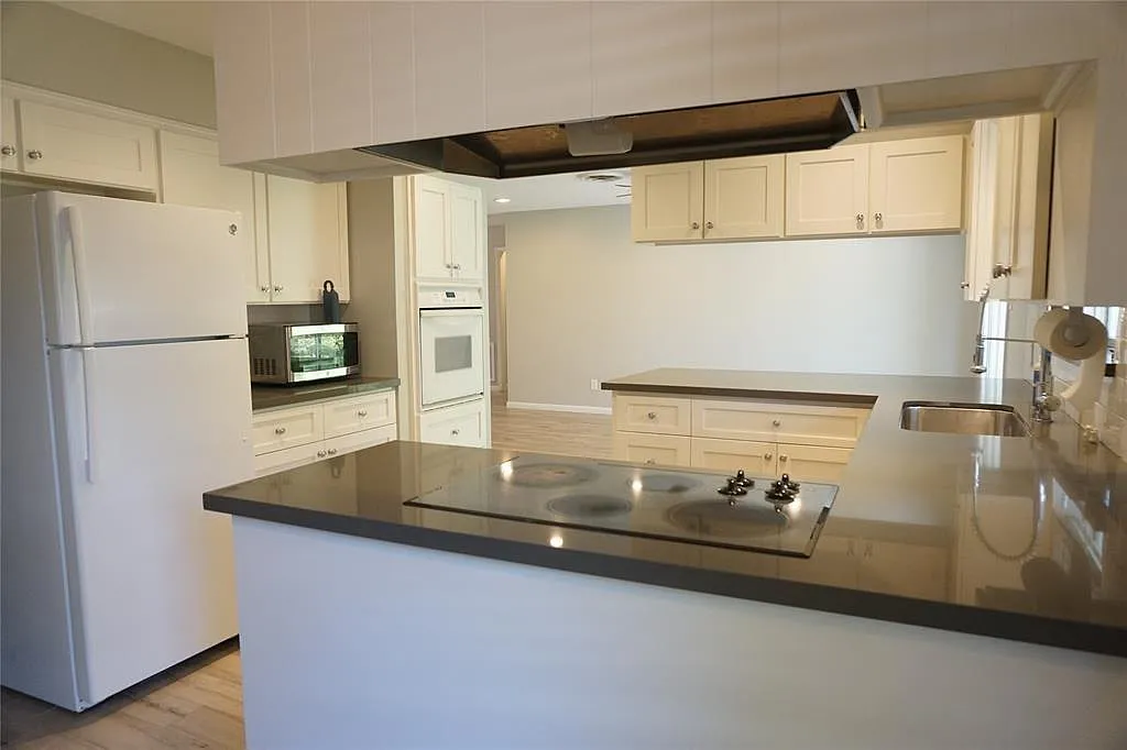 3 bed, 2.0 bath, 1781 sqft, $2,900 — Photo 4