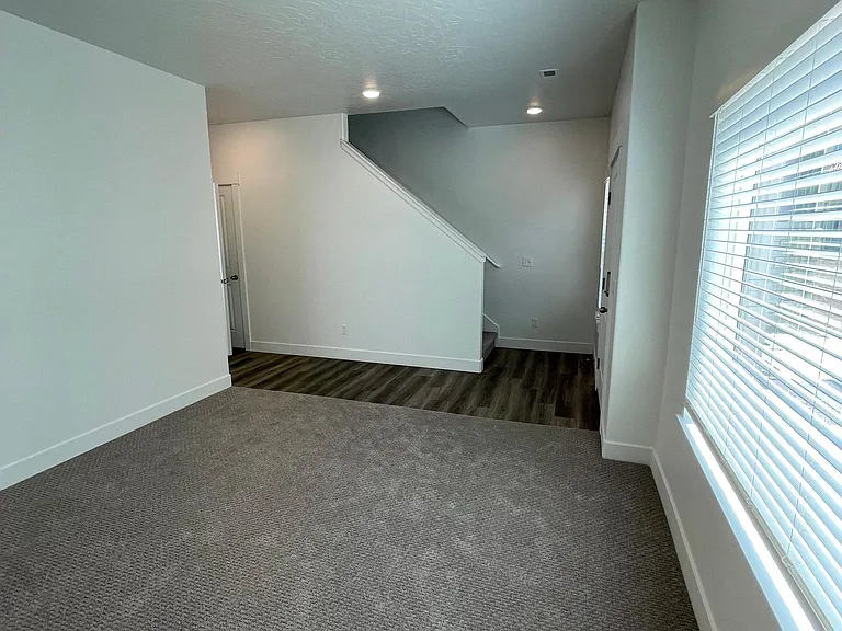 1122 N 1920 W — Photo 10