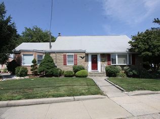 304 W Old Country Rd, Hicksville, NY 11801