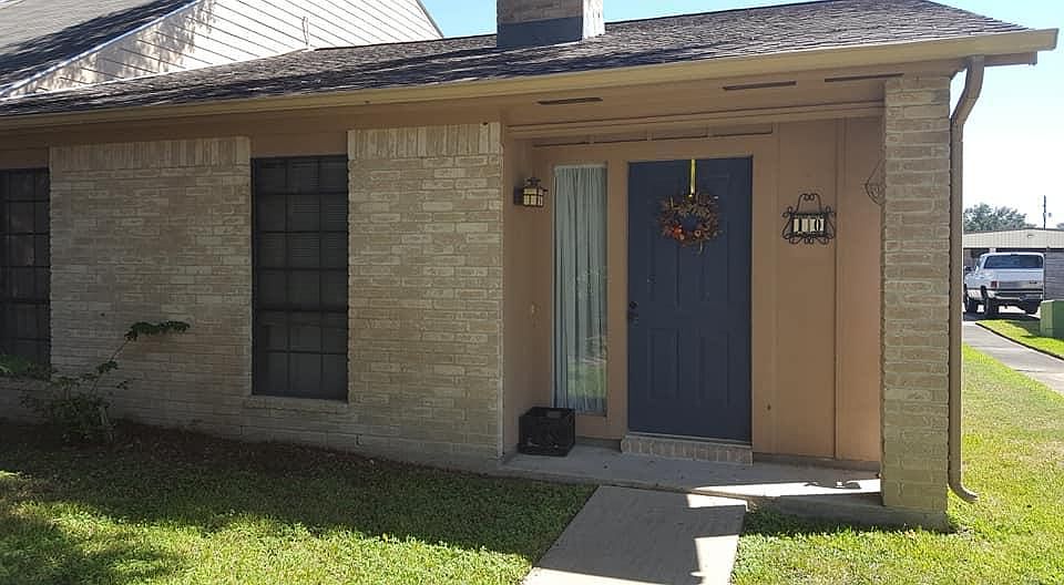 1st image of 101 Maplewood Dr APT 10