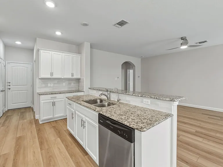 301 Serpentine Ln — Photo 9