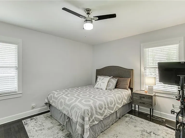 1858 Longdale Dr — Photo 20