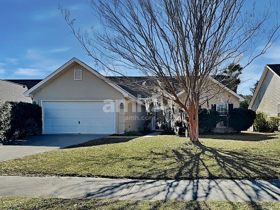 1st image of 64 Lancaster Way