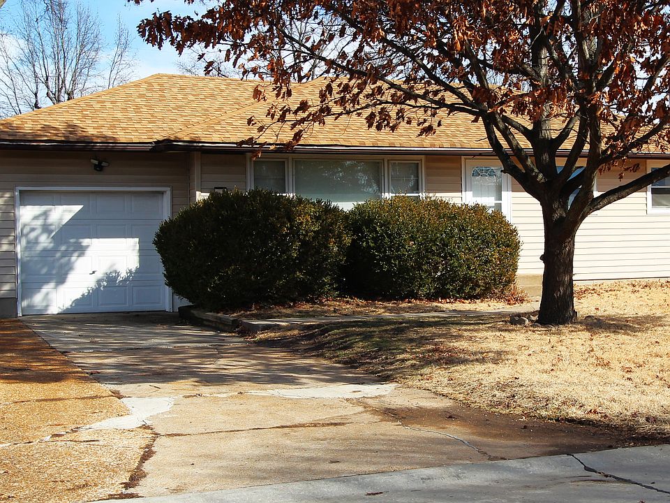 1st image of 245 Monterey Dr