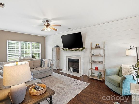 3rd image of 117 Heathrow Ln