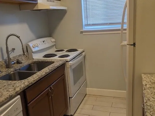 261 Arlington St #202, Forest City, NC 28043