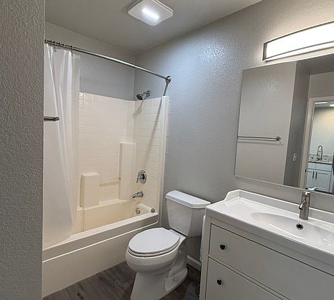 5th image of 2730 Arcadia Dr #2