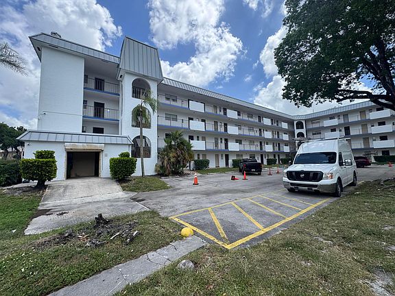 3rd image of 6300 S Falls Cir Drive #314