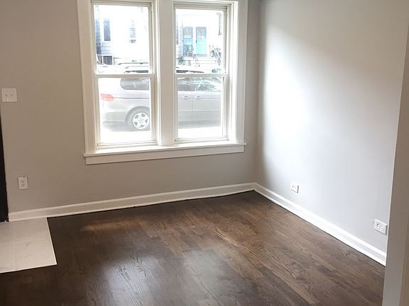 4th image of 1014 W Wellington Ave #2