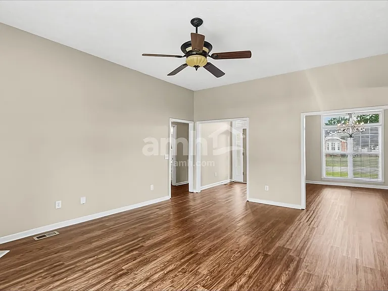 201 Fox Hunt Ln — Photo 7