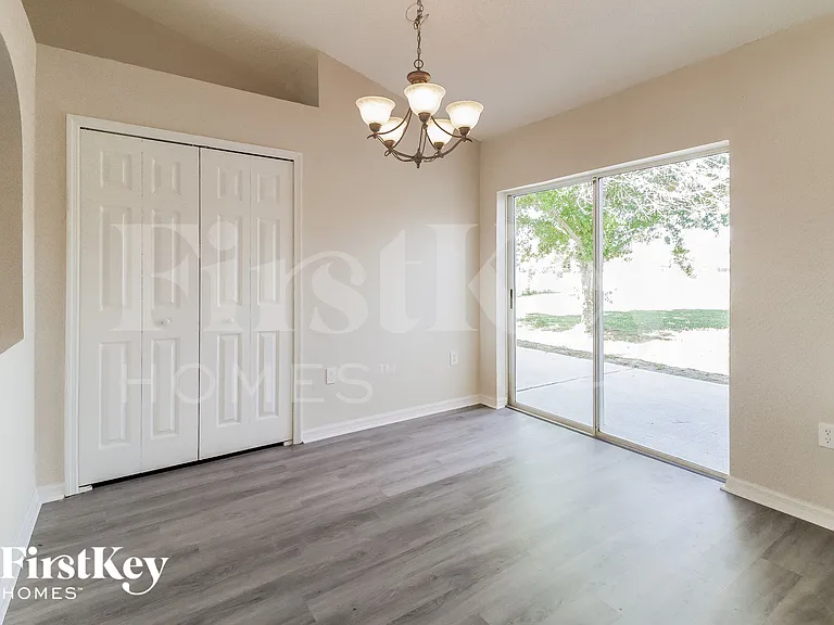 711 Hamster Way — Photo 4