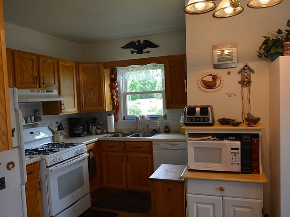 4th image of 875 Iowa Ave