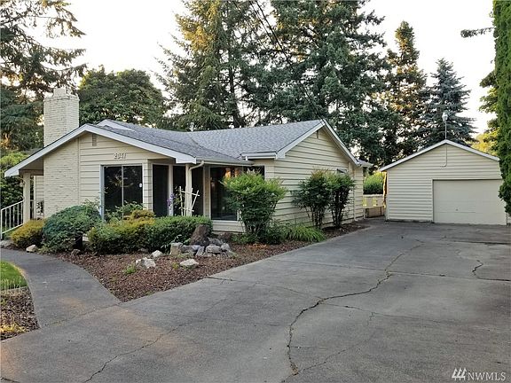 5th image of 2041 2nd St SE