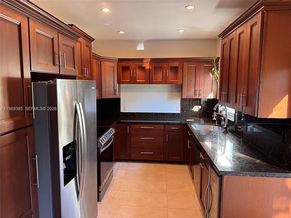 1st image of 820 SW 26th St