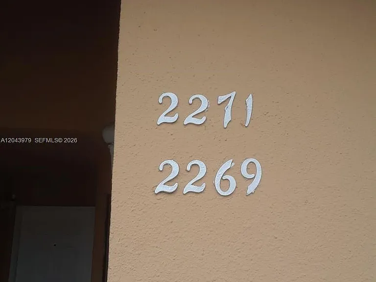 2271 SW 80th Ter #2271 — Photo 2
