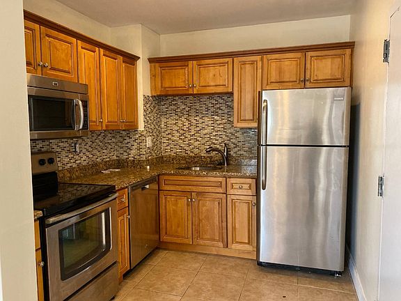 2nd image of 212 Maverick St APT 3