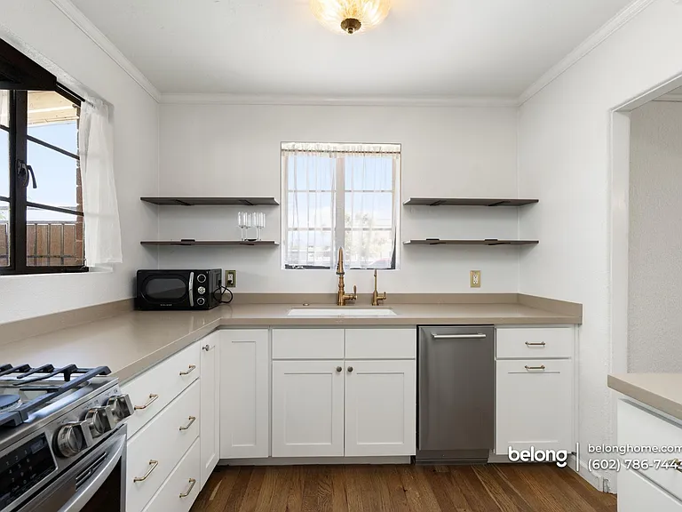 1136 E Almeria Rd — Photo 29
