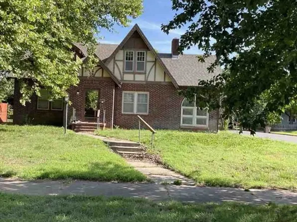 328 E 16th Ave, Hutchinson, KS 67501