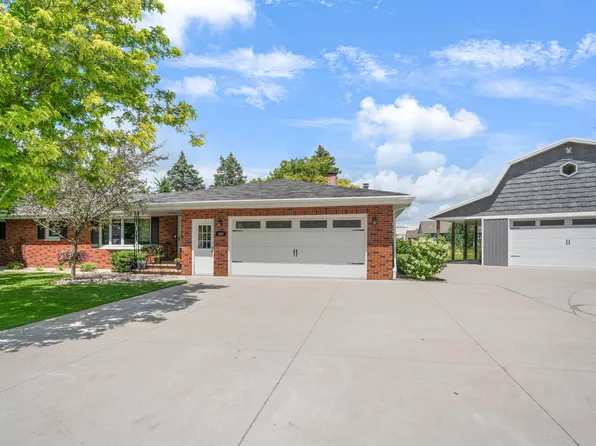 400 Maple Dr, Appleton, WI 54913