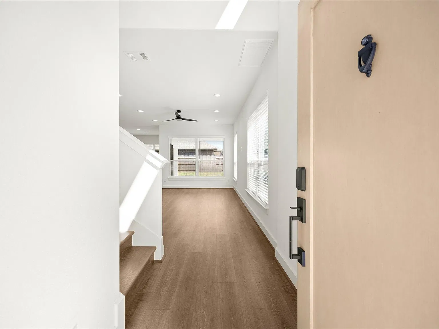 4 bed, 3.0 bath, 2286 sqft, $2,725 — Photo 3