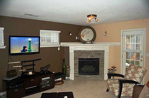 4th image of 419 Village Way