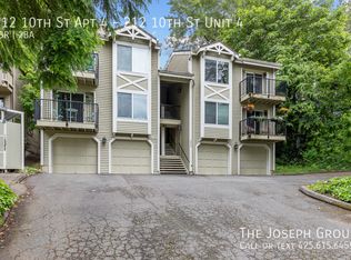 212 10th St #4, Kirkland, WA 98033