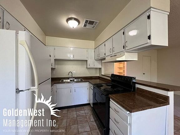 5th image of 3366 Sylvia St #4